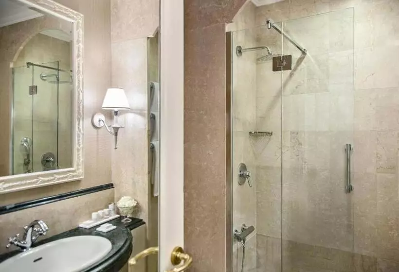 اتاق لوکس با تخت بزرگ, Rome Marriott Grand Hotel Flora