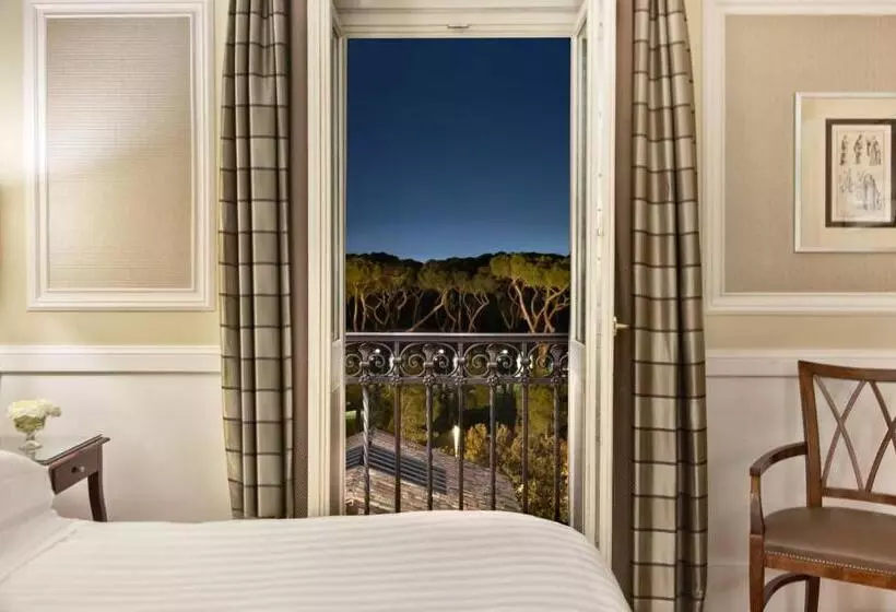اتاق سوپریور با تخت بزرگ, Rome Marriott Grand Hotel Flora
