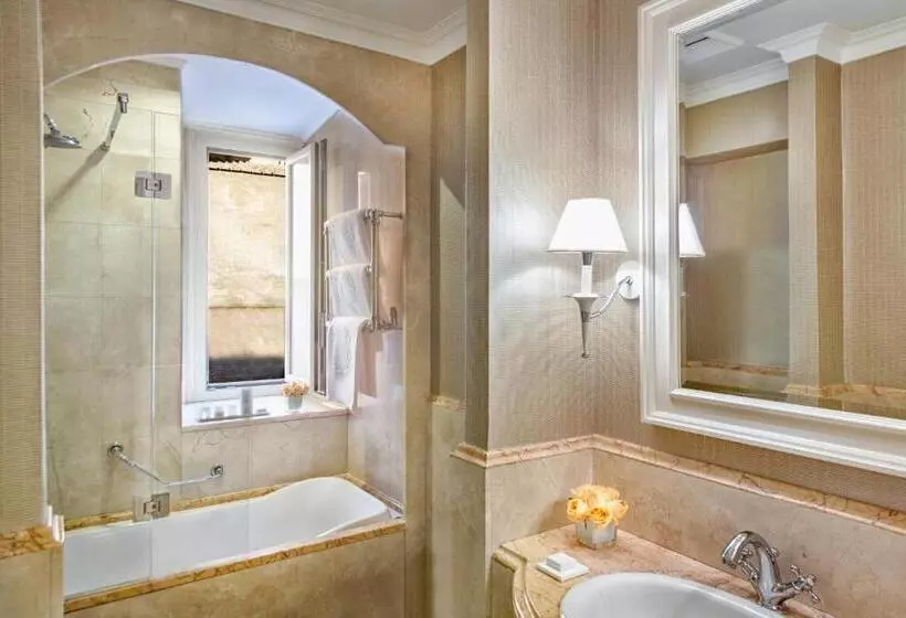 سوییت جونیور, Rome Marriott Grand Hotel Flora