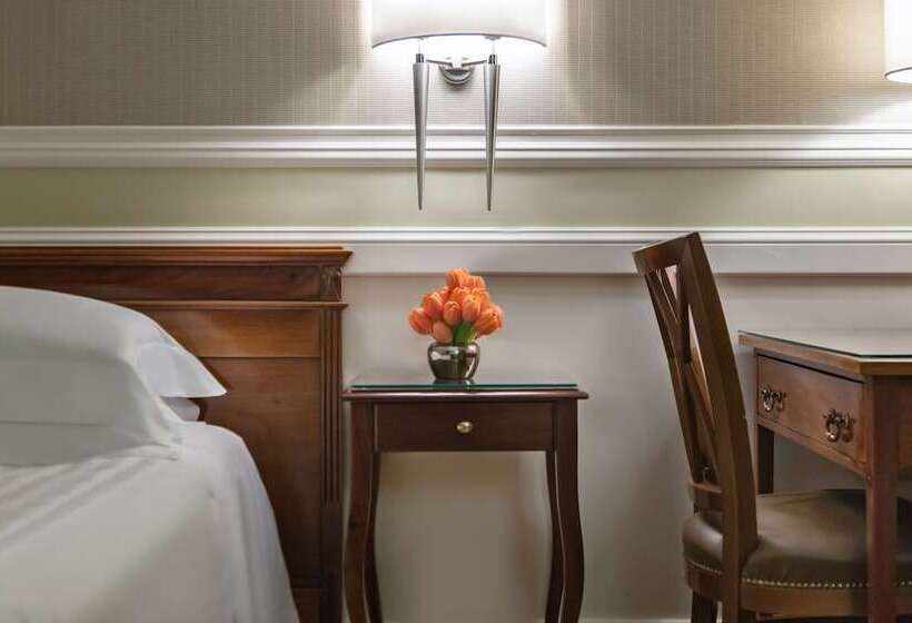 Номер Deluxe, Rome Marriott Grand Hotel Flora