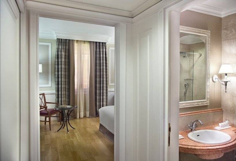Номер Superior, Rome Marriott Grand Hotel Flora