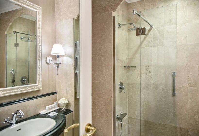 Номер Deluxe, Rome Marriott Grand Hotel Flora