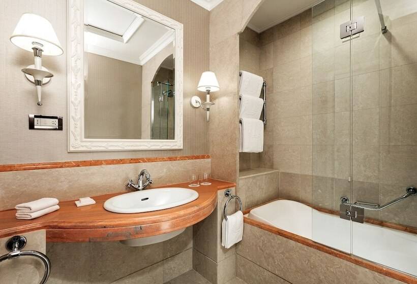 חדר סופריור, Rome Marriott Grand Hotel Flora