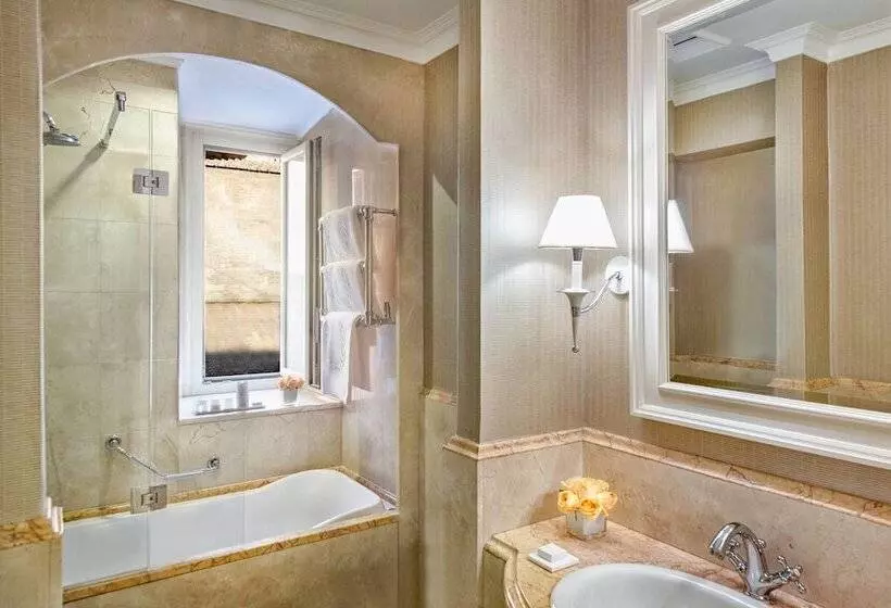 سوییت جونیور, Rome Marriott Grand Hotel Flora