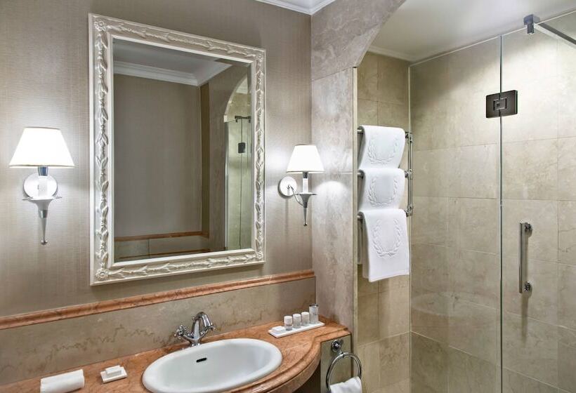 Номер Superior, Rome Marriott Grand Hotel Flora