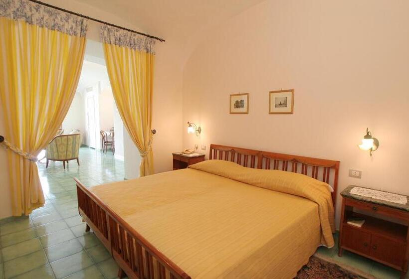 جناح جونيور مطلّ علي البحر, Rufolo