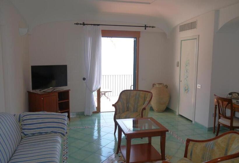 جناح جونيور مطلّ علي البحر, Rufolo