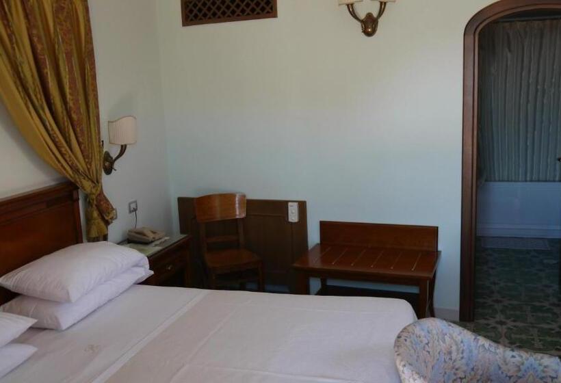 غرفة سوبيريور مطلّة علي البحر, Rufolo