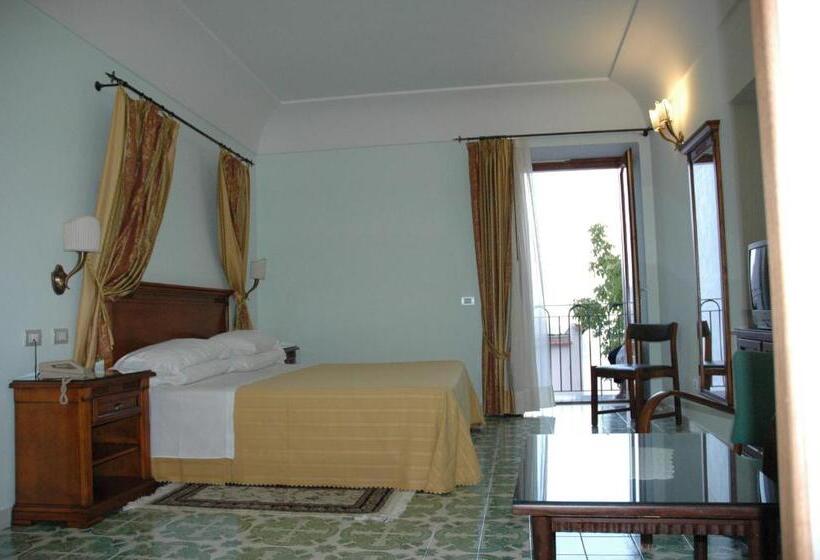 غرفة سوبيريور مطلّة علي البحر, Rufolo