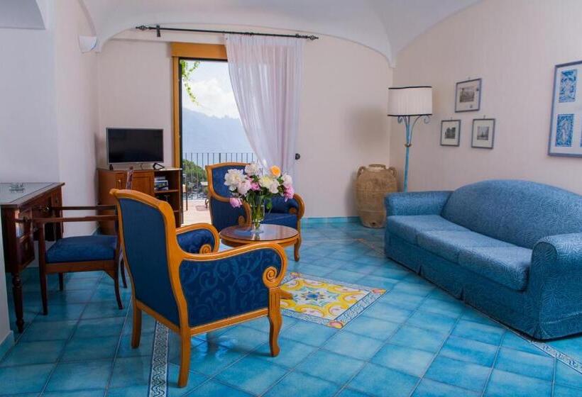 جناح جونيور مطلّ علي البحر, Rufolo