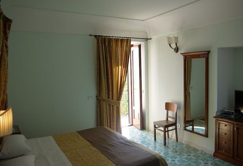 غرفة سوبيريور مطلّة علي البحر, Rufolo