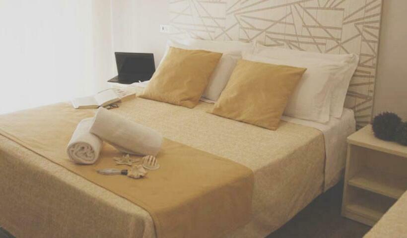 اتاق استاندارد سه نفره, Sandra