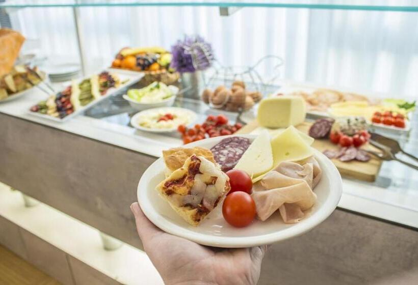 اتاق استاندارد, Sandra