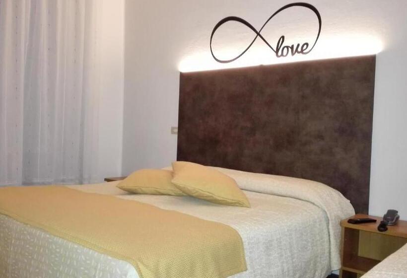 اتاق استاندارد سه نفره, Sandra