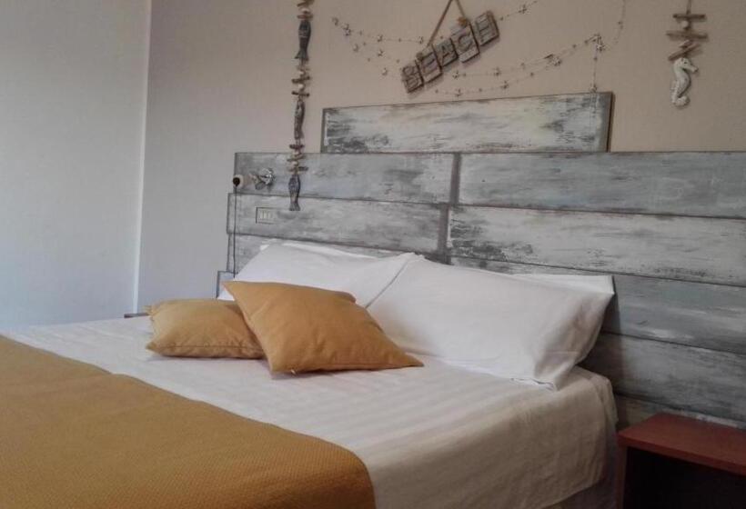 اتاق استاندارد سه نفره, Sandra