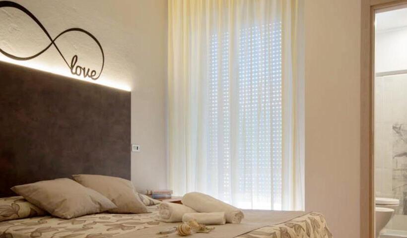 اتاق استاندارد سه نفره, Sandra