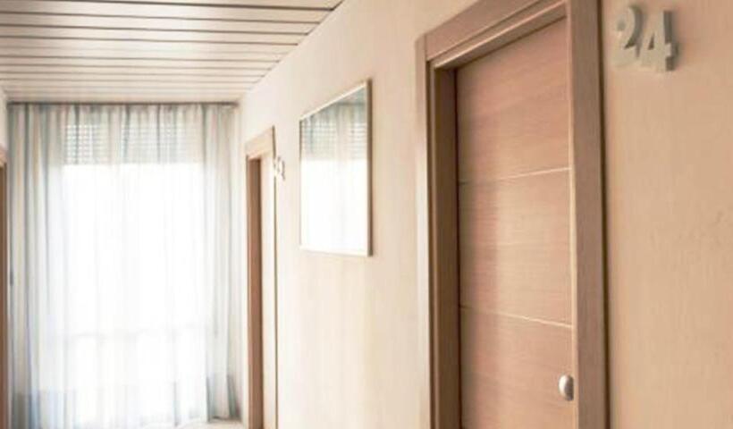 اتاق استاندارد سه نفره, Sandra