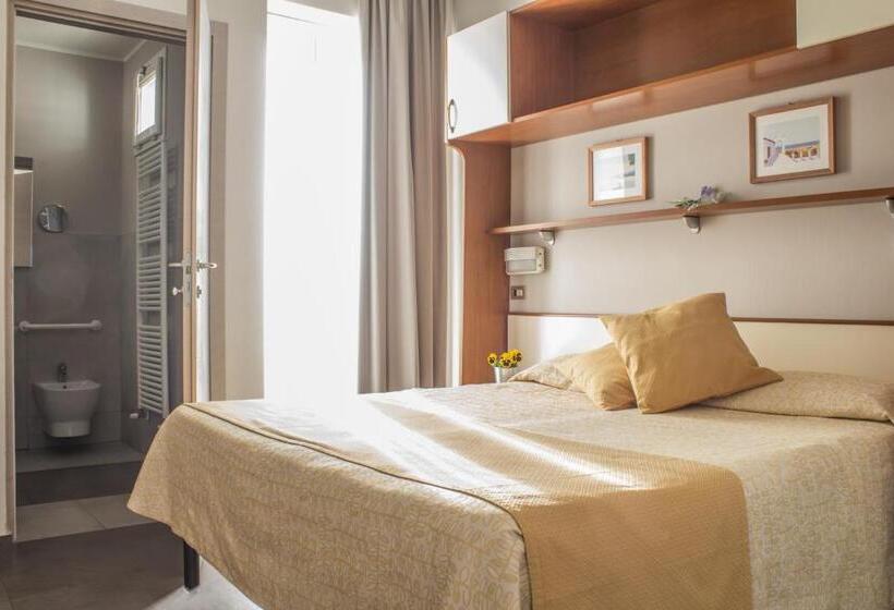 اتاق استاندارد چهار تخته, Sandra