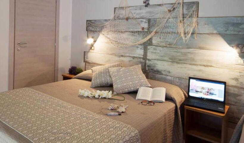 اتاق استاندارد چهار تخته, Sandra