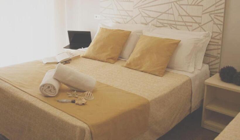 اتاق استاندارد چهار تخته, Sandra