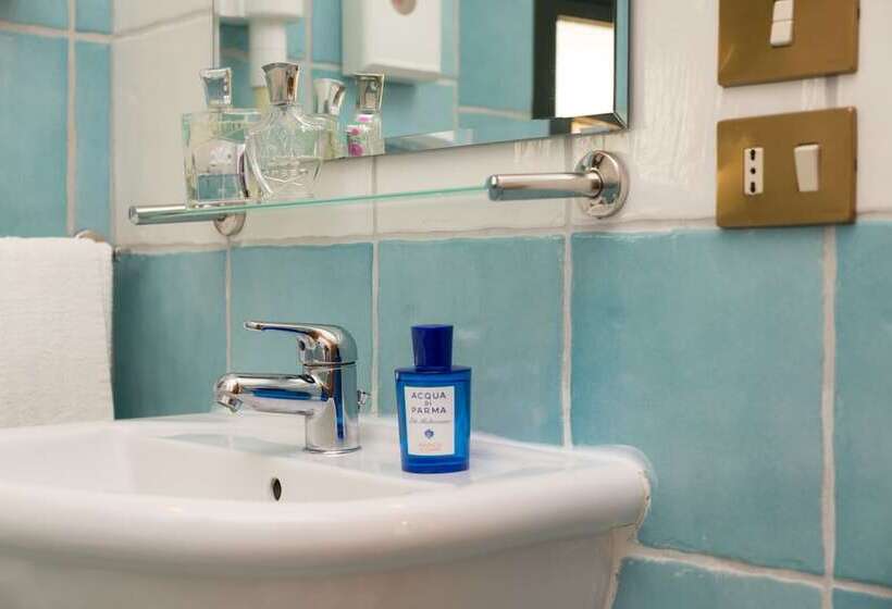 标准间, Villa Rita