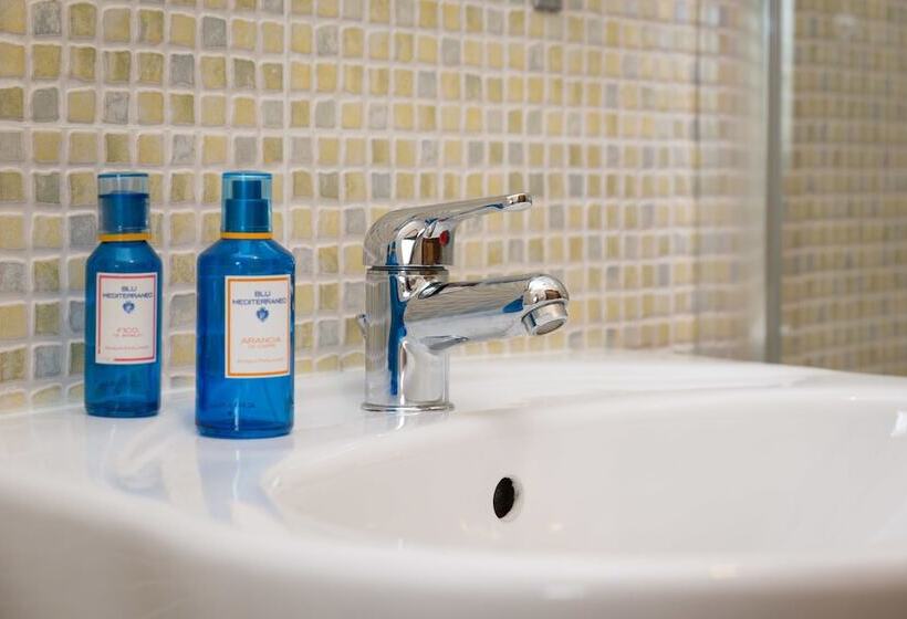 四人标准间, Villa Rita