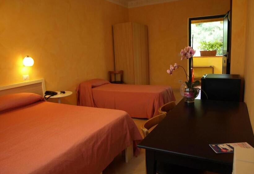 标准三人间, Villa Rita