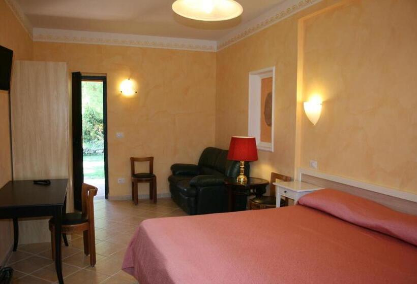 标准三人间, Villa Rita