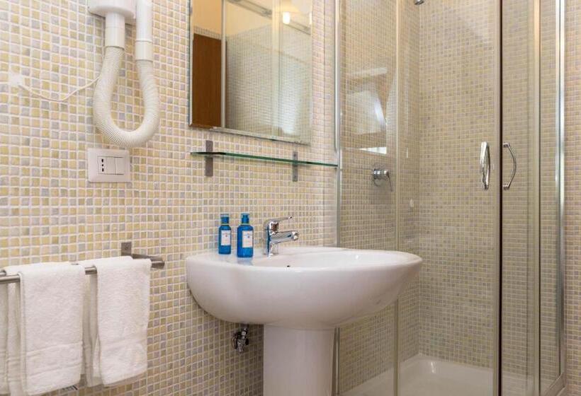 四人标准间, Villa Rita