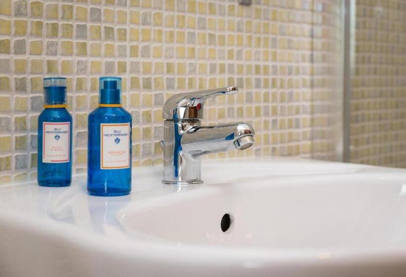 四人标准间, Villa Rita