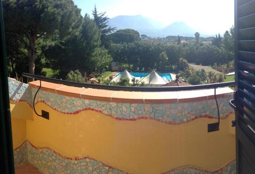 四人标准间, Villa Rita