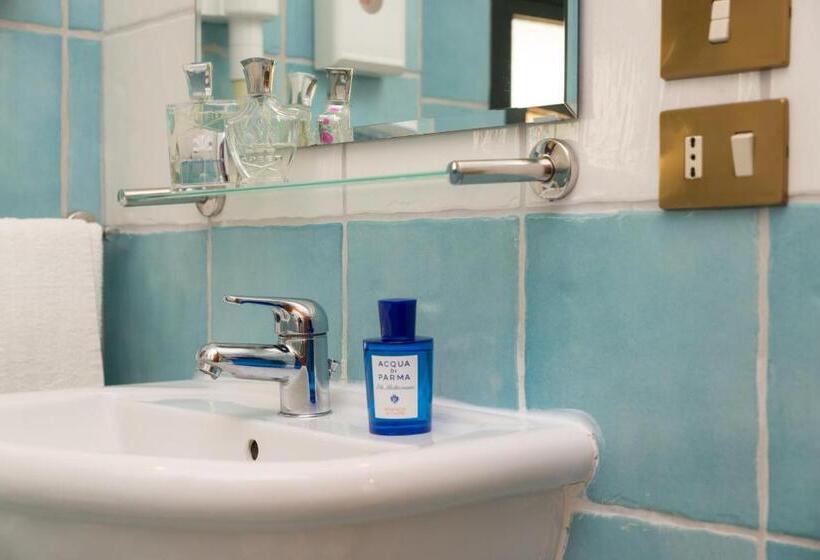 标准间, Villa Rita