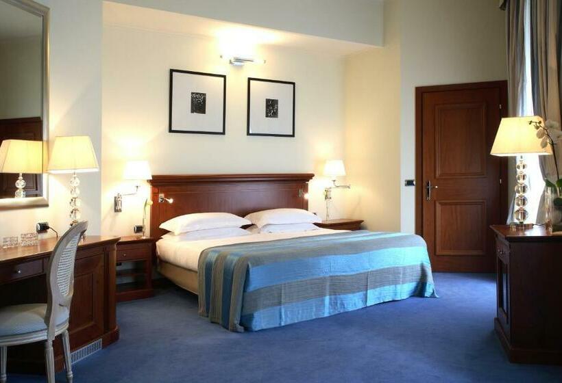 آپارتمان یک خوابه با دری مشترک که هال را جدا می کند., Starhotels Terminus