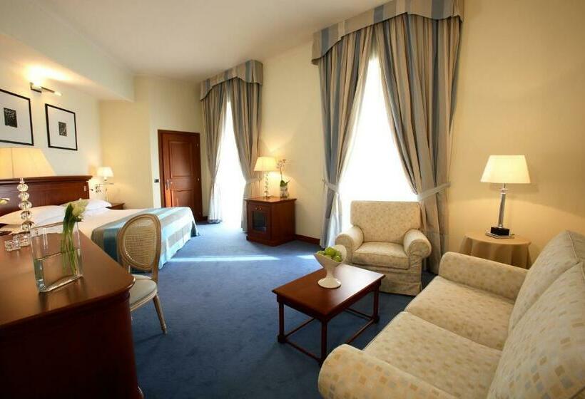 آپارتمان یک خوابه با دری مشترک که هال را جدا می کند., Starhotels Terminus