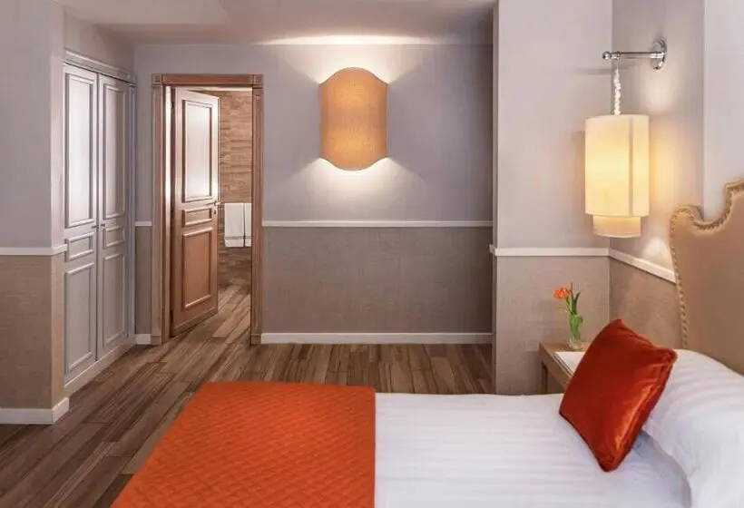 آپارتمان یک خوابه با دری مشترک که هال را جدا می کند., Starhotels Terminus