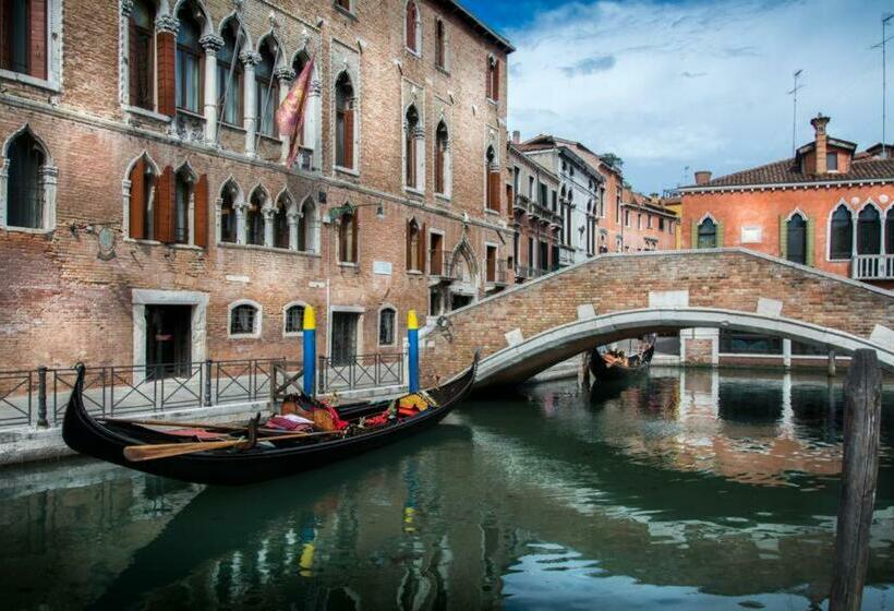 اتاق سوپریور با چشم‌انداز, Palazzo Marcello Hotel Al Sole