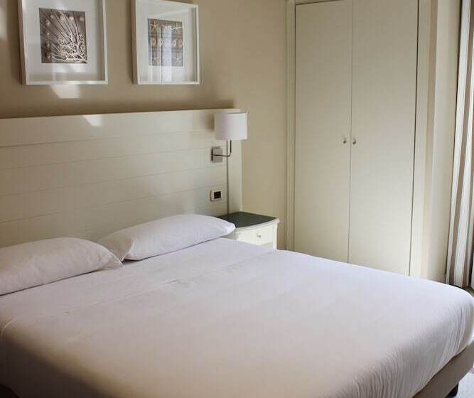 غرفة قياسية, Astoria