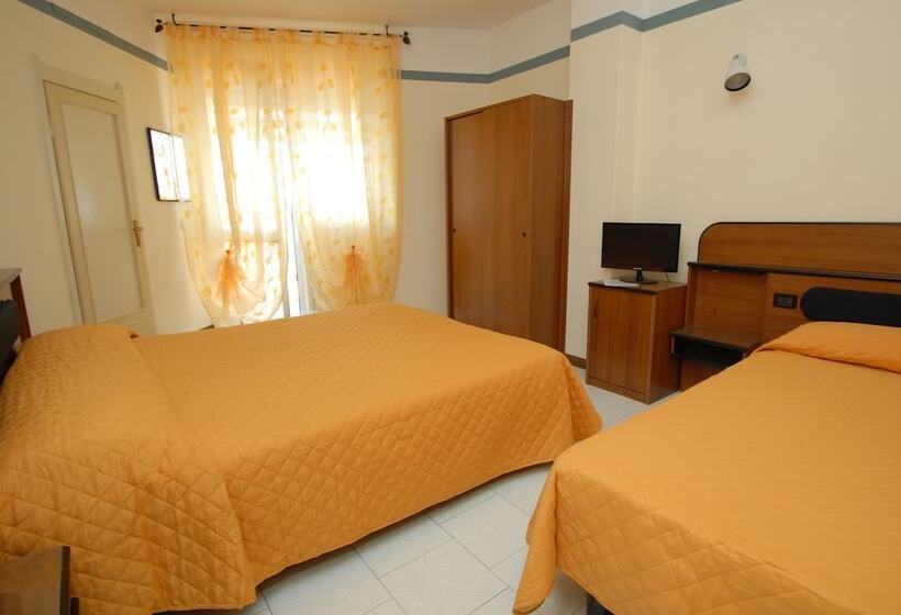 Трехместный Номер Стандарт с Балконом, Baia Del Sorriso