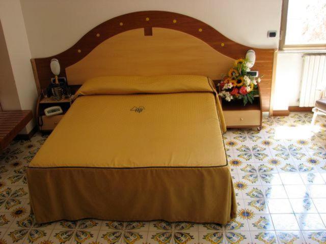 غرفة قياسية, Bristol