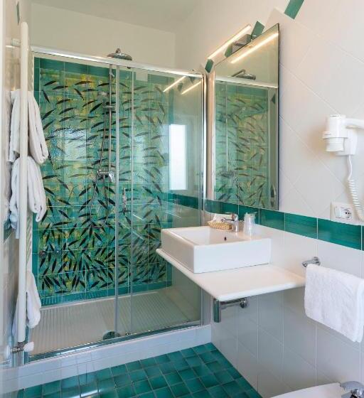 غرفة سوبيريور, Bristol