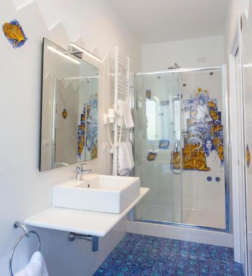 غرفة سوبيريور, Bristol