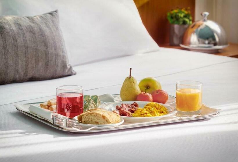 اتاق سوپریور, Carlton