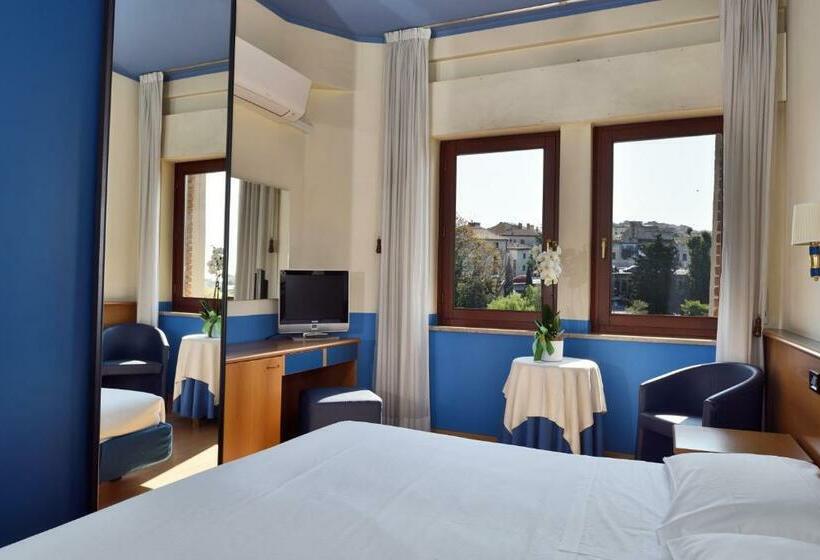 اتاق اکونومی, Carlton