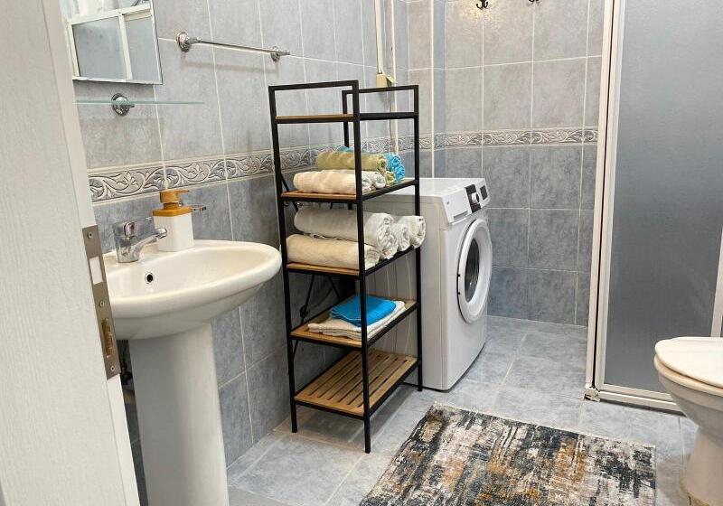 اتاق اکونومی, Carlton