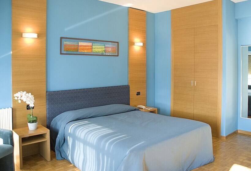 اتاق استاندارد سه نفره, Clarici