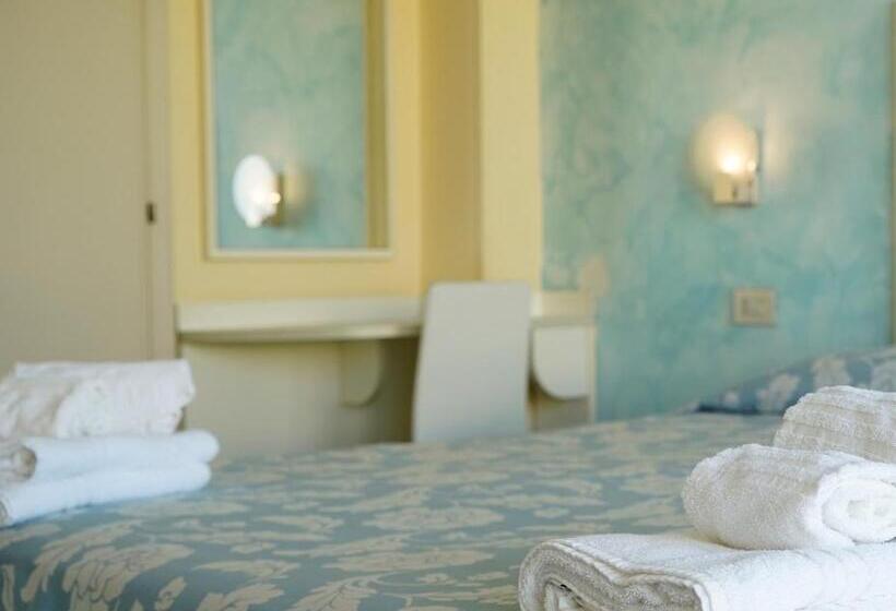 Номер Стандарт с Балконом, Embassy