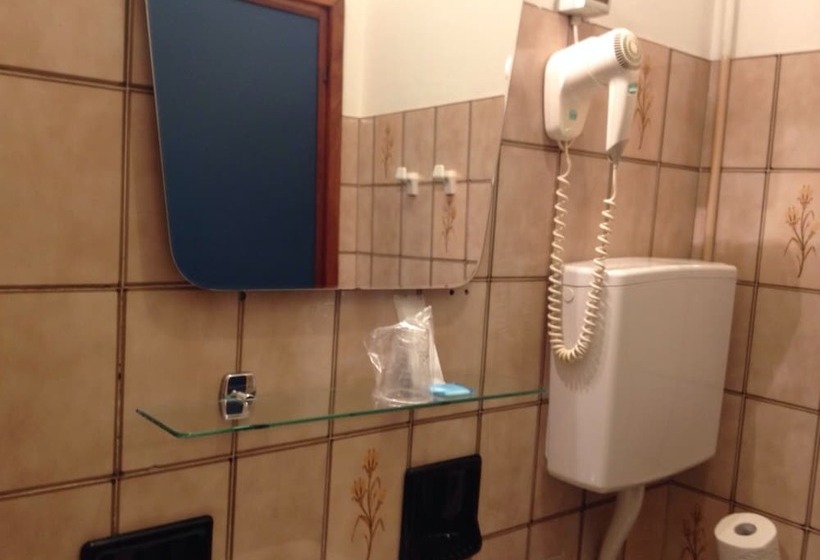 اتاق استاندارد سه نفره, Palace