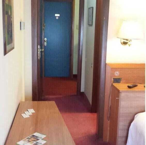 اتاق استاندارد یک نفره, Palace