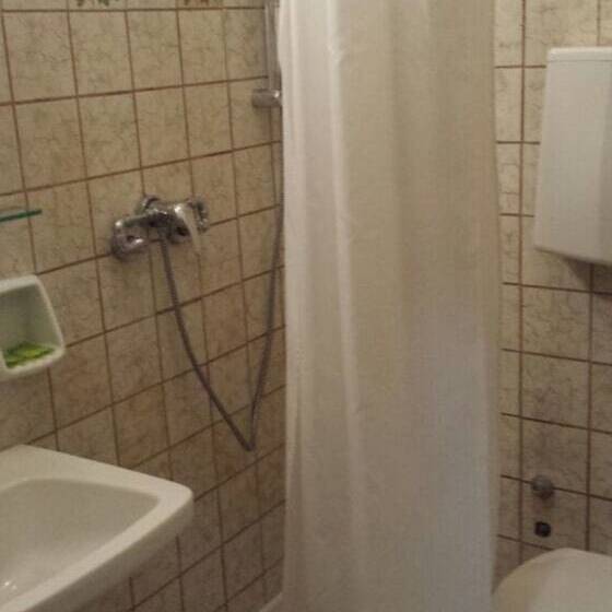 اتاق استاندارد سه نفره, Palace