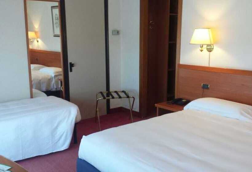 اتاق استاندارد سه نفره, Palace